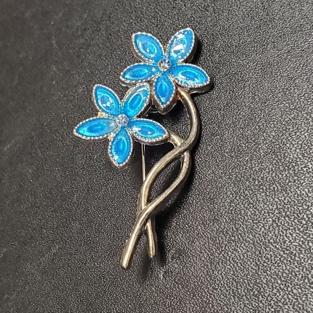 Vintage silver tone blue flowers brooch